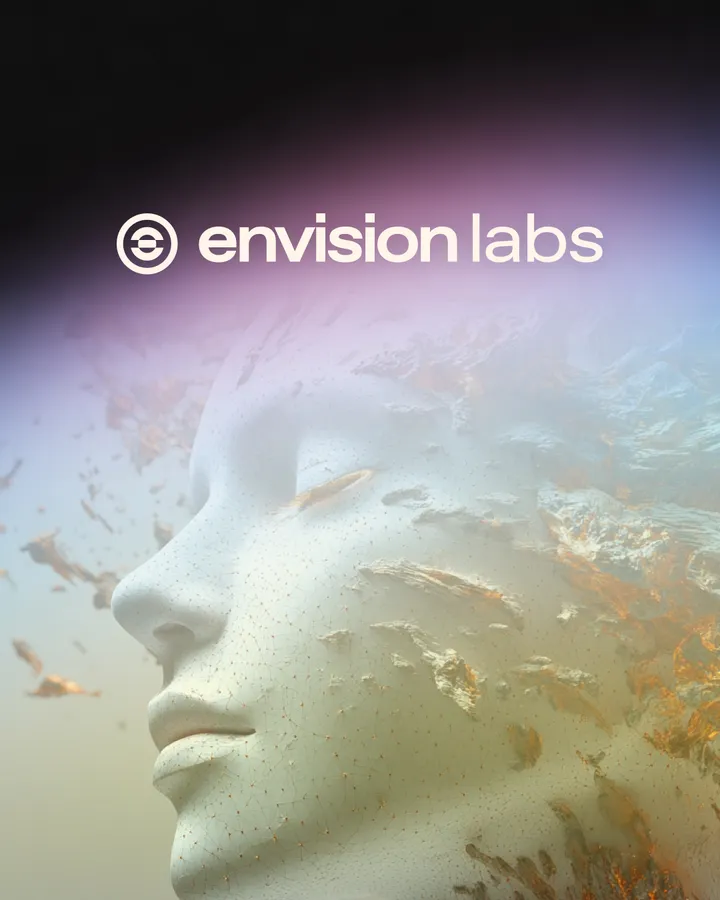 Envision Labs: rostro digital en 3D sobre fondo claro